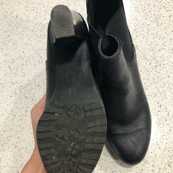 Black heel booties - Picture 3 of 3